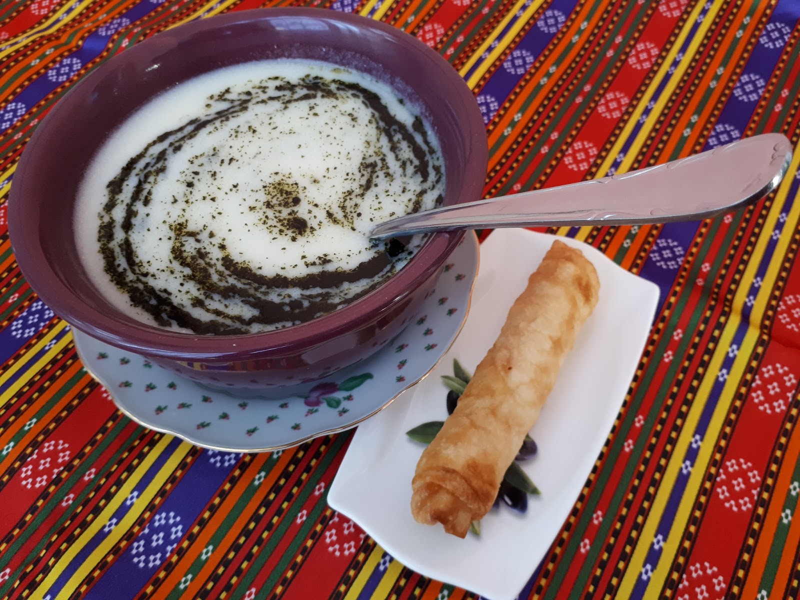 SEVGİNİN YEMEKLERİ YAYLA ÇORBASI ( 10 12 kişilik ) Et sulu