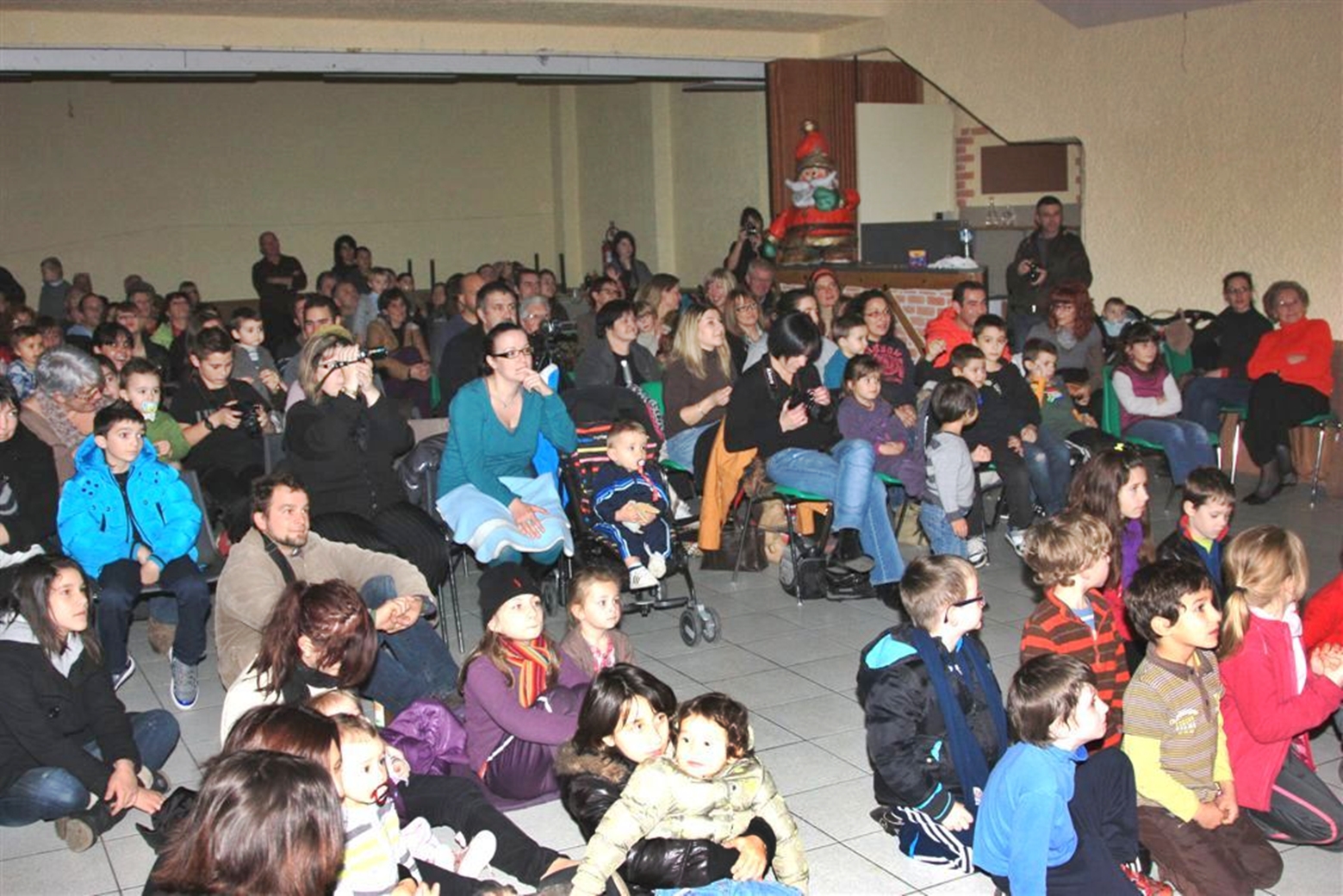 creche ou de ou noel ou geante ou 16 ou personnages à Les Coteaux