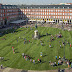 Césped en la Plaza Mayor de Madrid: la intervención por los 400 años