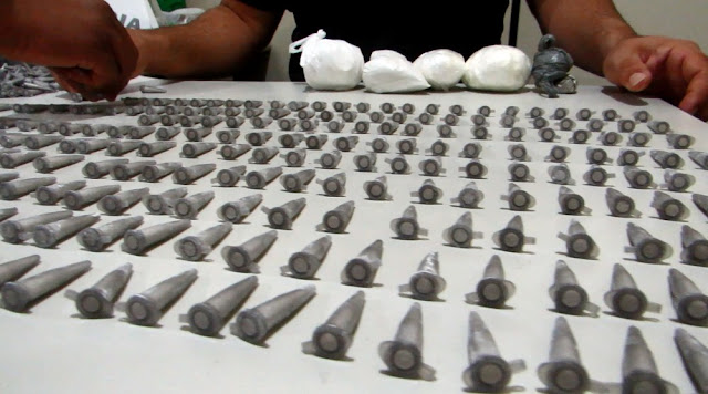  Polícia encontra 500 pinos de cocaína com menores em Passos (Foto: Hélder Almeida) 