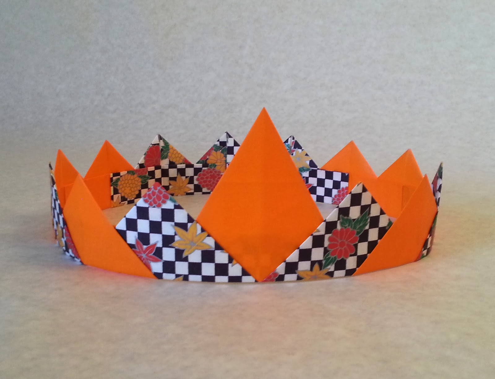 dellukelling: Paper Crown