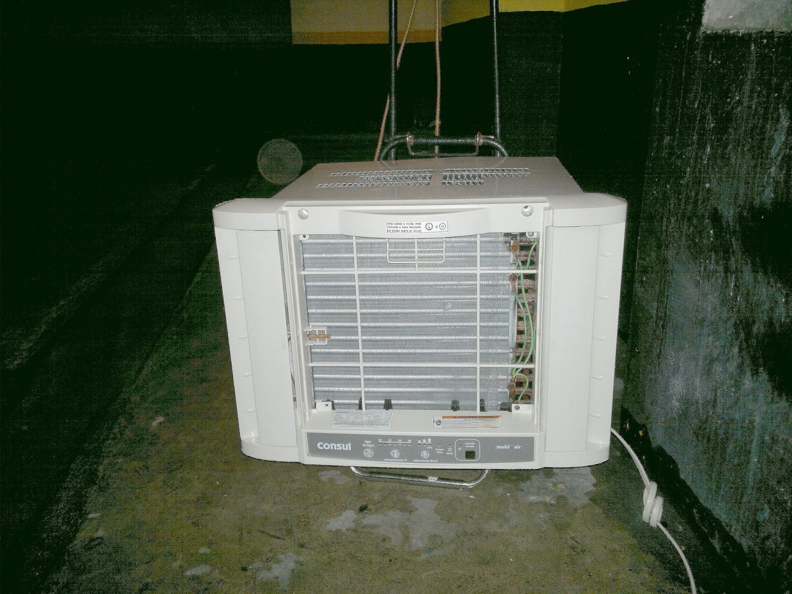 Ar Condicionado de Janela Vazando Água para Dentro do Quarto. O quê Fazer