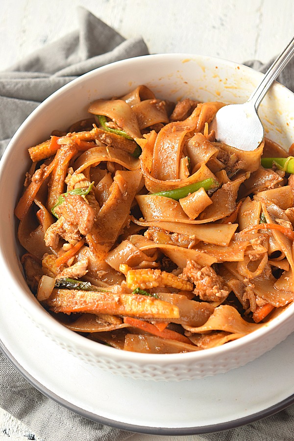 A bowl served with spicy easy thai Drunken Noodles