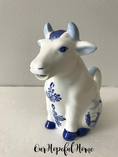 Delft Blue cow creamer hand painted flowers Holland