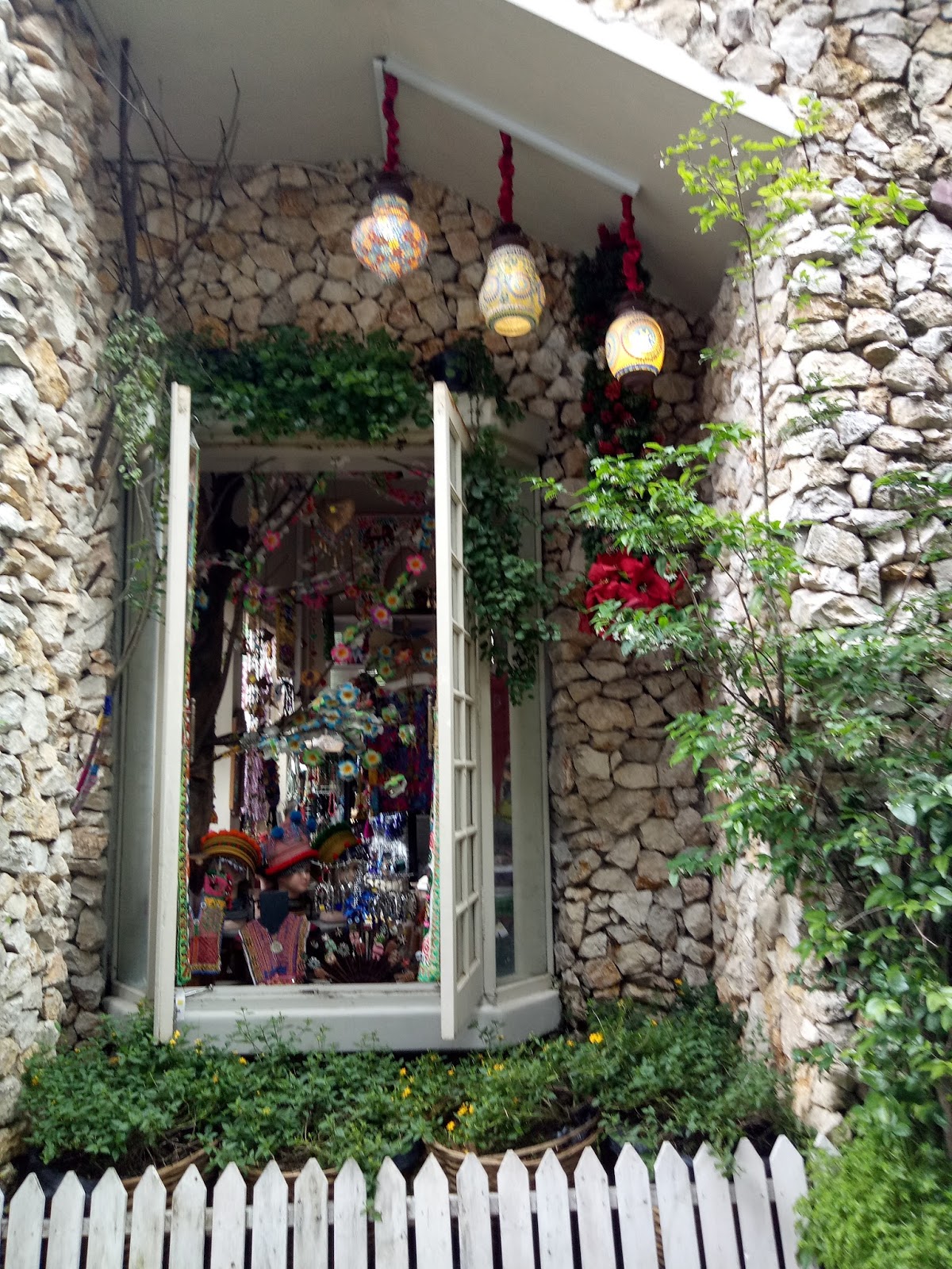 Farmhouse Lembang: Menjelajahi Pesona Eropa di Tengah Sejuknya Bandung