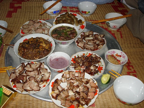 Cô dâu Hà Thành tái mặt đòi ly hôn ngay trong lễ cưới vì cỗ cưới quê nhà chồng toàn thịt chó Cô dâu Hà Thành tái mặt đòi ly hôn ngay trong lễ cưới vì cỗ cưới quê nhà chồng toàn thịt chó