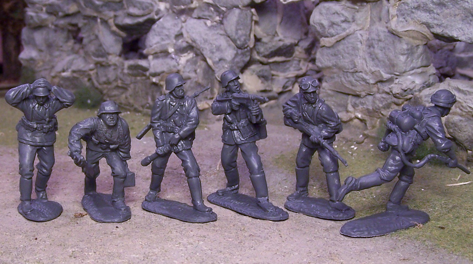 PLASTIC PLATOON German soldiers Waffen SS Set # 2 WW2 Toy soldiers 1:32 New 
