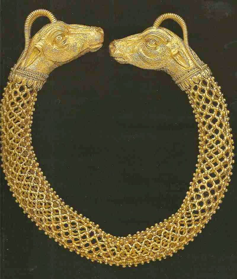 Οι αρχαιοκάπηλοι οδήγησαν τους αρχαιολόγους στην Αμφίπολη για να πάρουν αξία τα κλεμμένα!!!