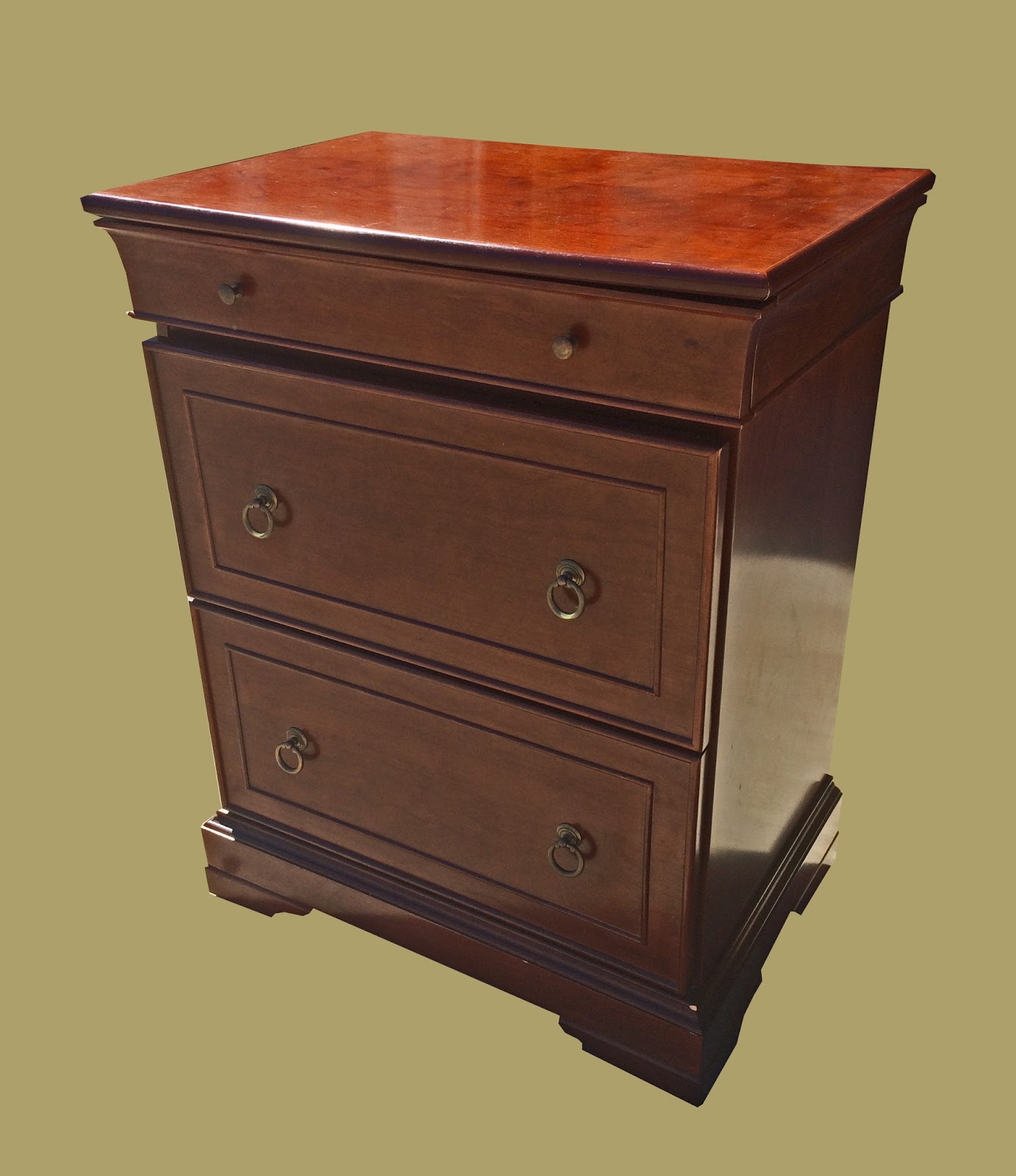 Uhuru Furniture & Collectibles Tall Mahogany 3Drawer Nightstand 75 SOLD