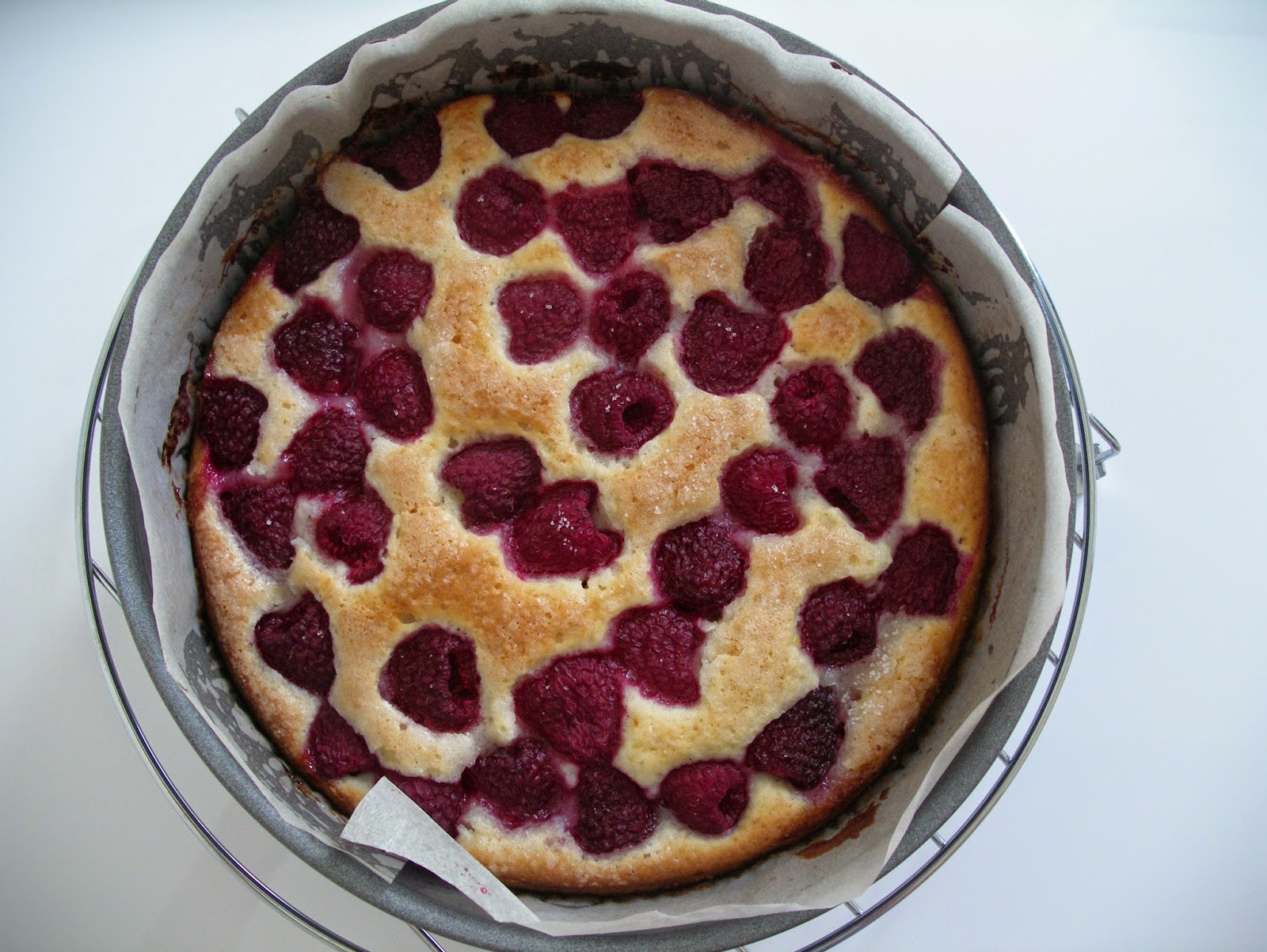 KITCHEN IN THE SAND: Raspberry laban cake