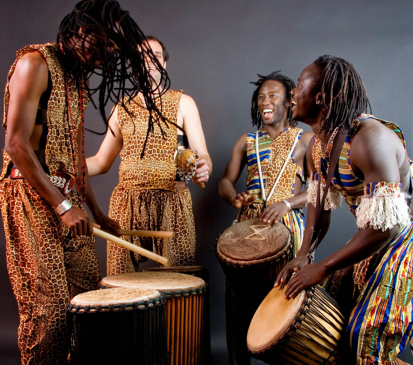 Ethnic music best deep. Африканские музыканты. Музыканты африканцы. Музыкальная культура Африки. Традиционный музыкальный инструмент Африки.