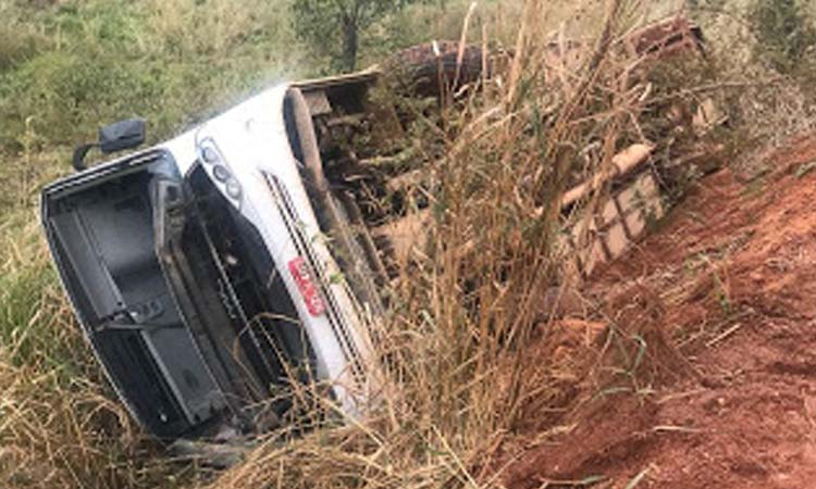 Ônibus da empresa São Luiz tomba no município de Mundo Novo