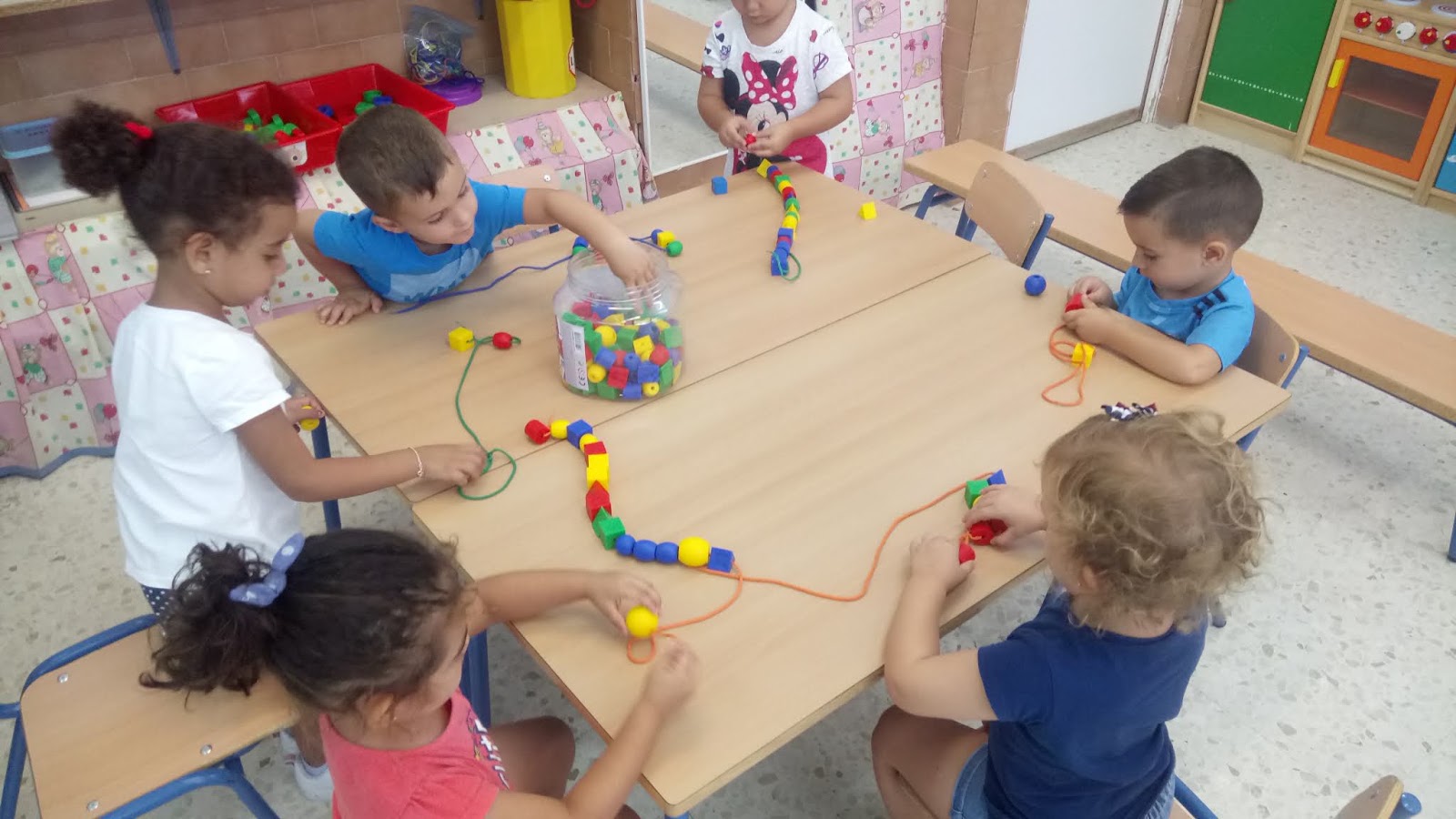 La clase de la seño Nuria : MOTRICIDAD FINA, COORDINACIÓN ÓCULO-MANUAL