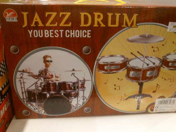 Curiosidade - Foto do Gustav numa caixa de bateria (Noruega)