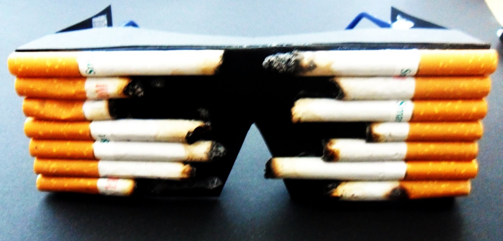 http://2.bp.blogspot.com/-VvPYDqqCKHc/TVudEgMqC8I/AAAAAAAAAEI/V2rxxV33KGE/s1600/Cigarettesunglasses%2B001.JPG