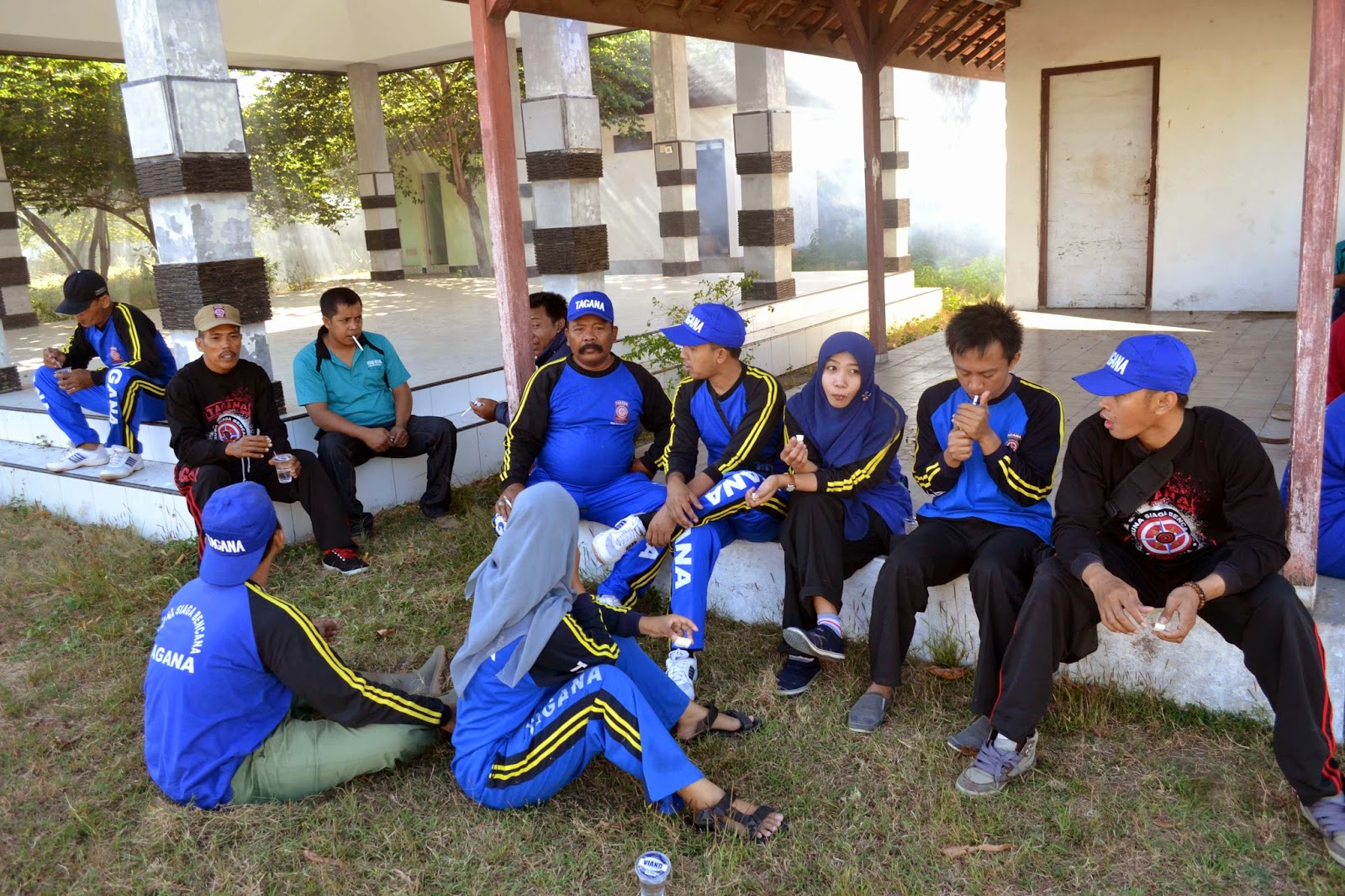 DINSOS dan TAGANA Situbondo 'Serbu' Taman Makam Pahlawan Dinas Sosial