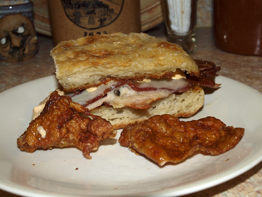 Pellet Smoker Cooking Smoked Turkey & Bacon Sandwich