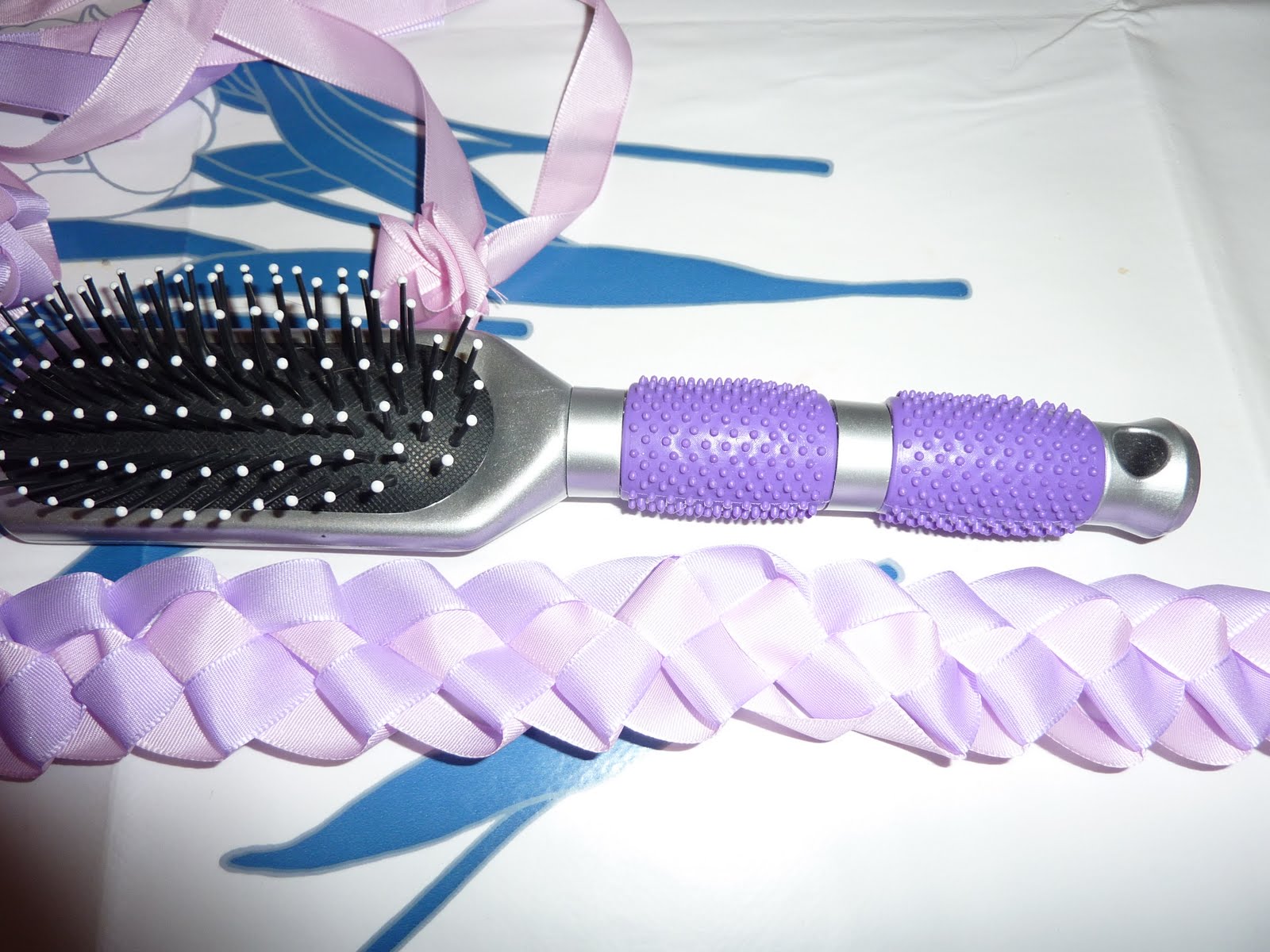 Eliska: Eli´s magic thread - How to weave the military braid.
