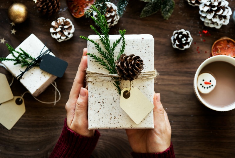 ideas to exchange thoughtful christmas gifts with family and still