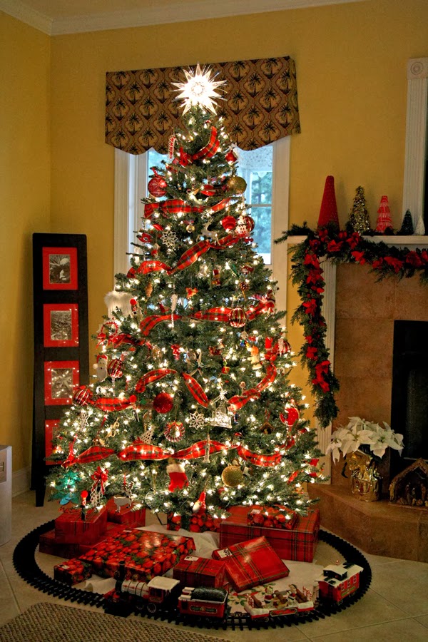 Traditional Christmas Decorations Images / 10 Traditional Christmas ...