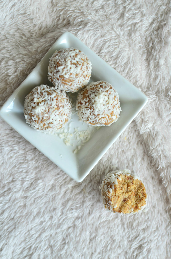 zdrowe rafaello, daktyle, wiórki kokosowe, zdrowe pralinki