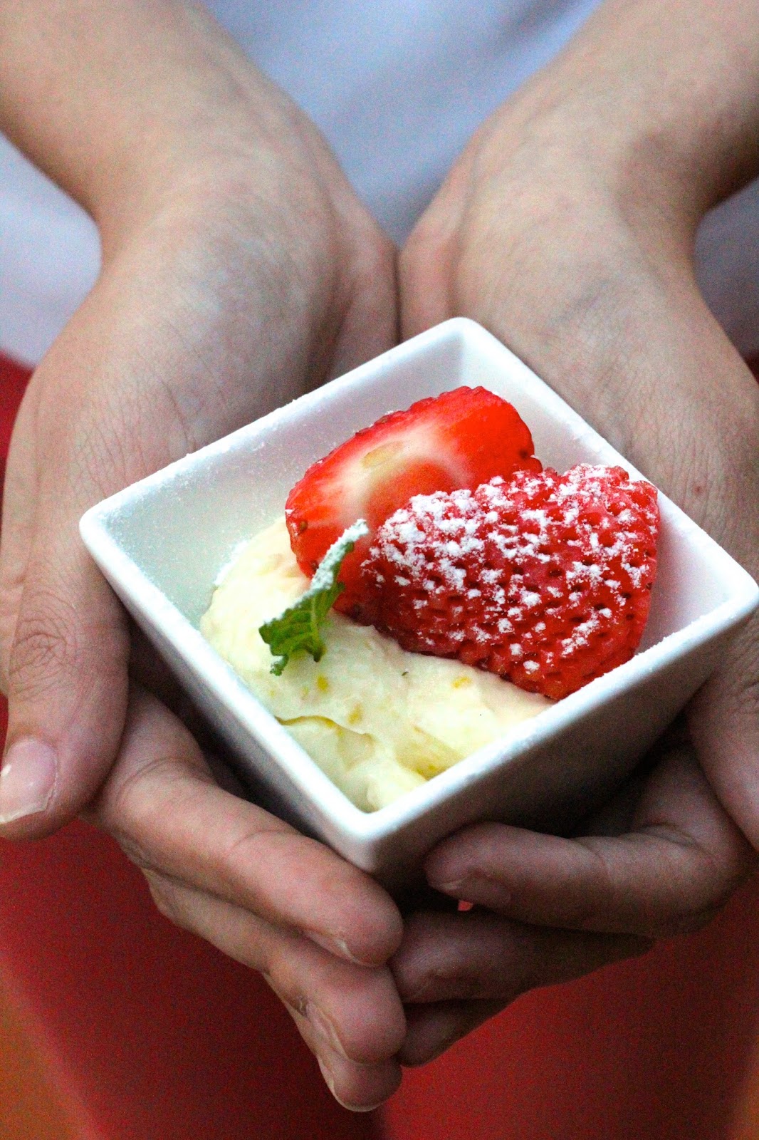 Mousse de Mascarpone com Curd de Limão e Morangos