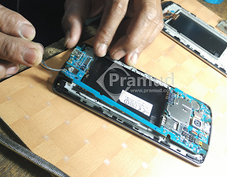 cara melepas rangkaian pcb, circuit board, komponen ic kamera LG G3 - pramud blog