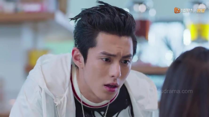 популярный парень влюбился в простушку дорама. дорама красавчик школы влюбился в простушку. самый популярный парень влюбился в простушку дорама. самый популярный парень влюбился в простушку дорама. дорама король шопинга луи 1 серия.