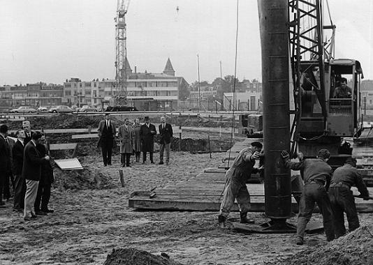 Begin van de bouw van de nieuwe school in Tuindorp-Oost in 1965