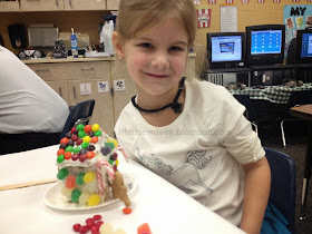 Life is {Sew} Daily: The Easy Way to Make a Gingerbread House