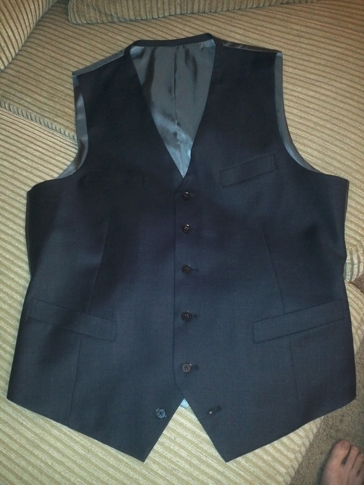 Review: Black Lapel Custom Clothiers (Solid Charcoal 3-Piece Suit)