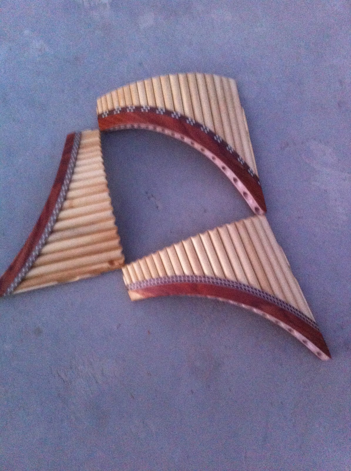 OCARINISTA FABRICANDO FLAUTAS DE PAN Ocarina Jm