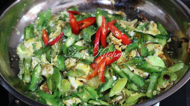 Kacang Botol Goreng Dengan Petai Dan Telur Yang Tersangat