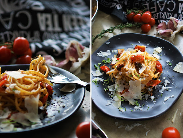 Tomatenpasta mit Thymian und Knoblauch