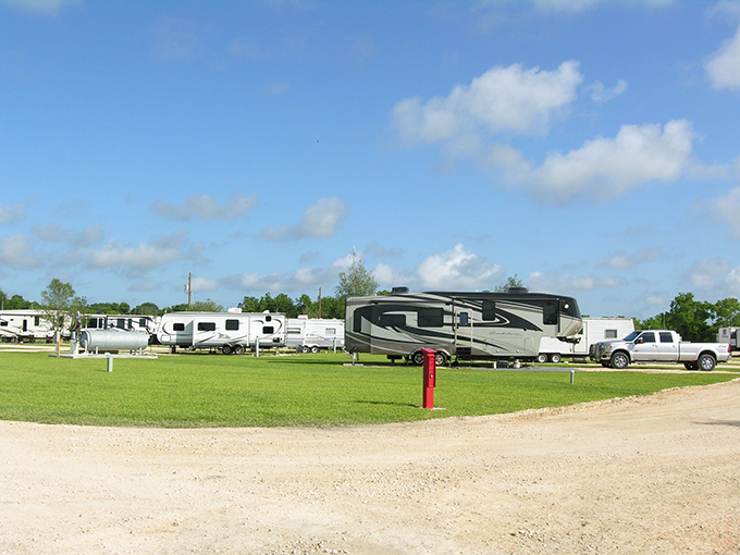 Passport America Site Seers Happy Camp RV Park, Angleton, TX