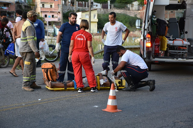 Motociclista colide na traseira de carreta na BR-324 em Jacobina