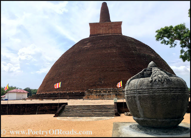 Backpacking Sri Lanka - trip to Anuradhapura