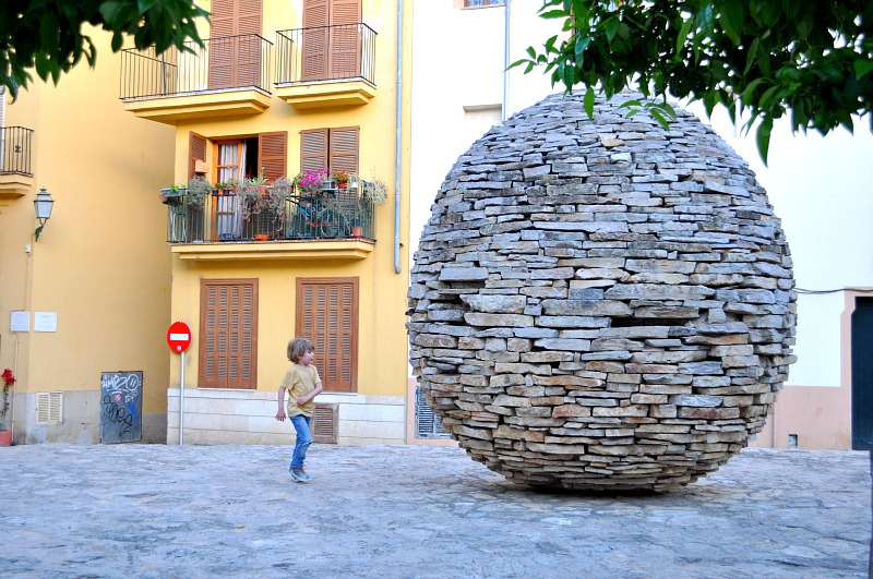 Do a sculpture trail in Palma with kids