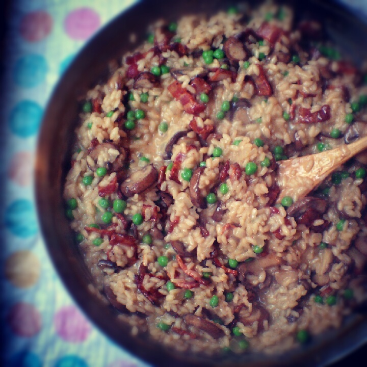 La Dama Cooks: Crimini Mushroom Risotto with Peas and Bacon