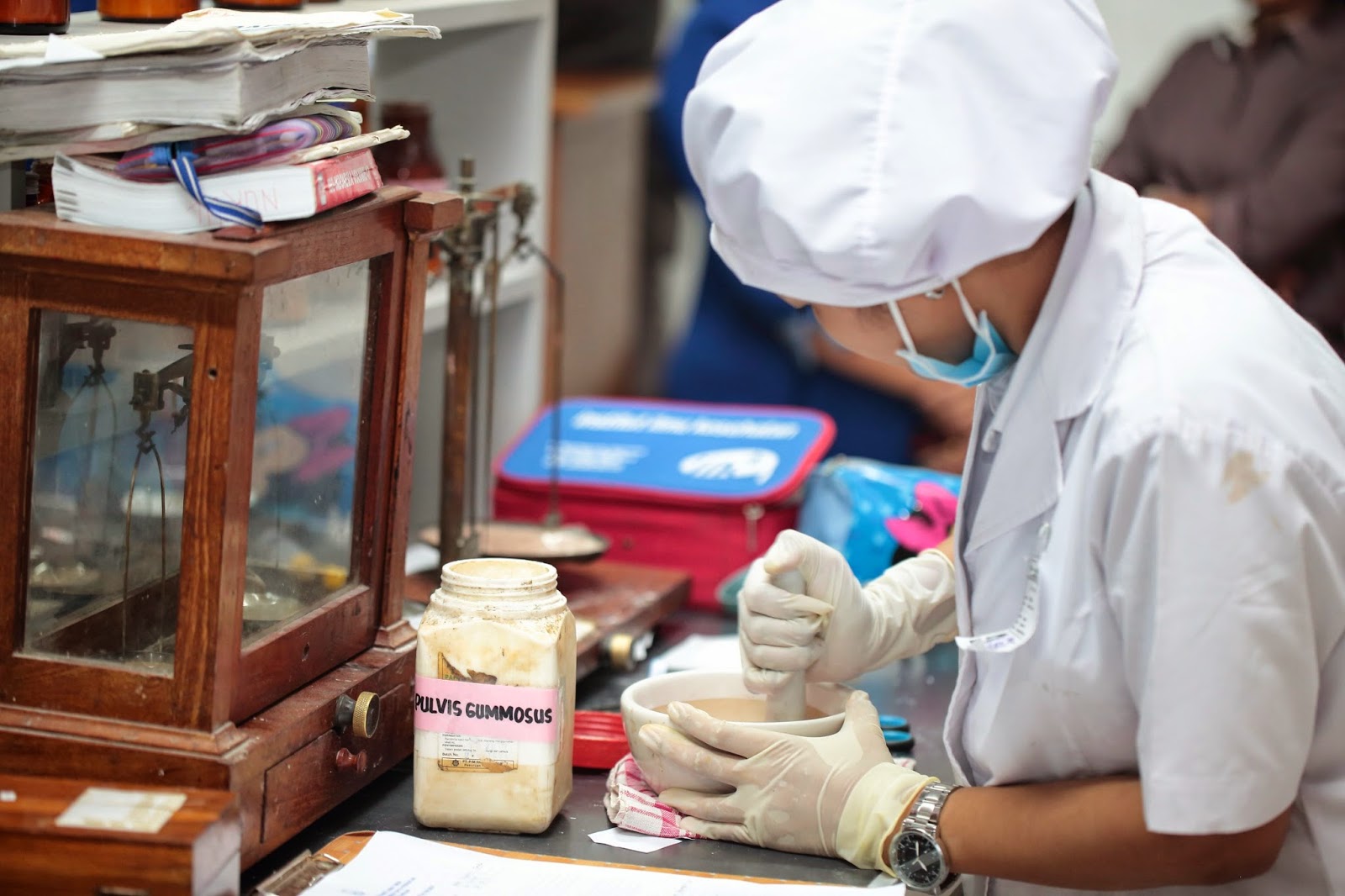 Alasan mengapa memilih jurusan Farmasi