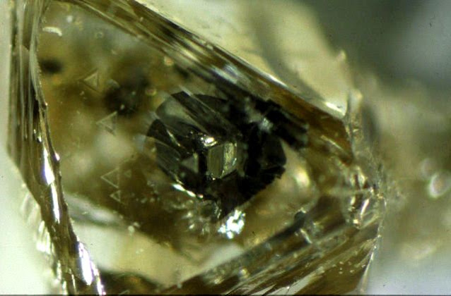 Water Trapped Inside Diamonds Gives Us a Peek at the Earth’s Mantle