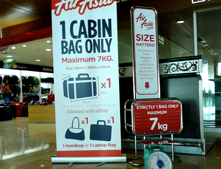 AirAsia enforced 7kg limit for carry-on luggage - MIKEYIP.COM