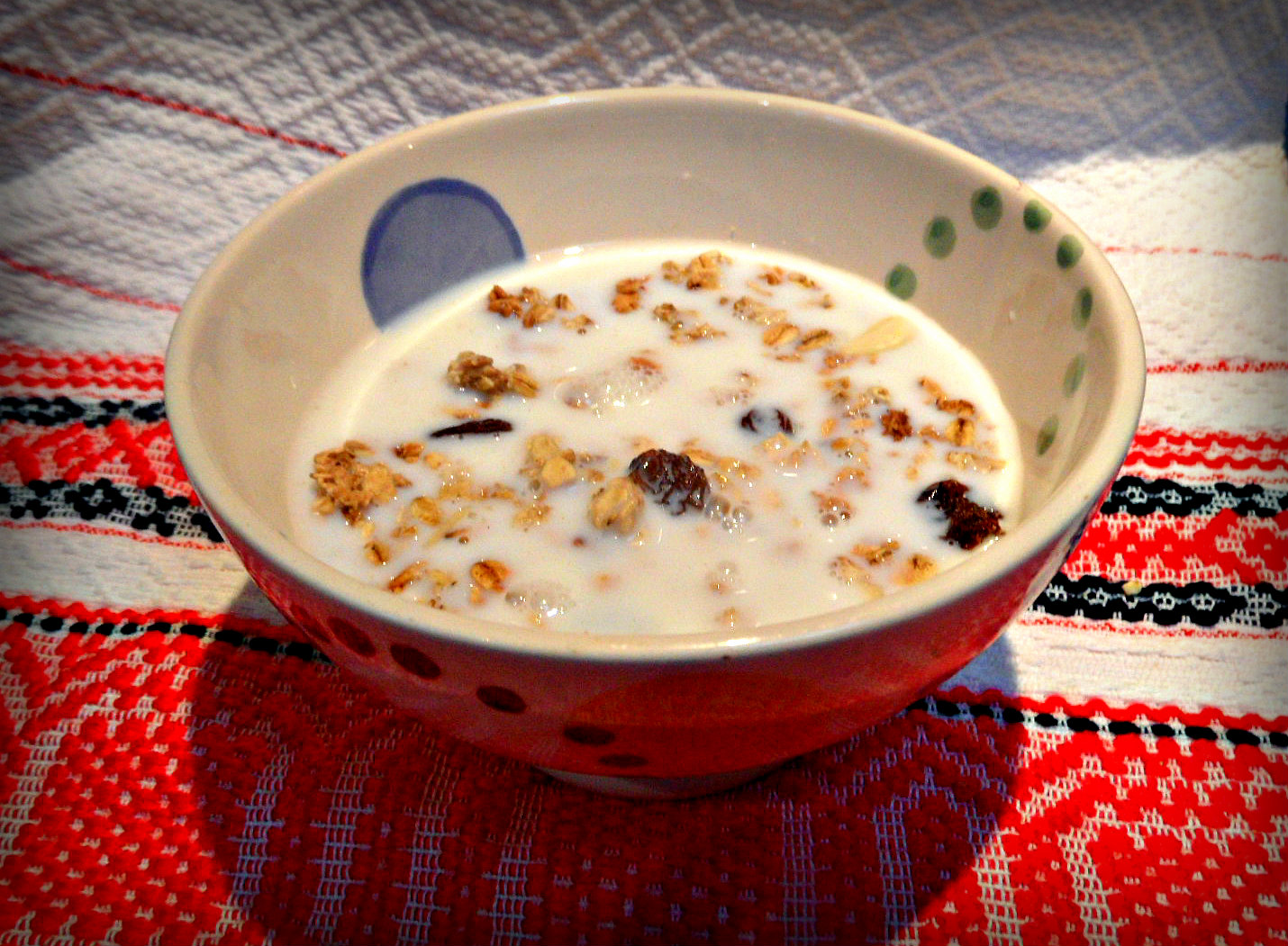 Chez Maximka Jordans Crunchy Oat Granola Raisin & Almond