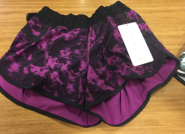 http://www.anrdoezrs.net/links/7680158/type/dlg/http://shop.lululemon.com/products/clothes-accessories/shorts-run/Tracker-Short-III-Four-Way?cc=18031&sli=1