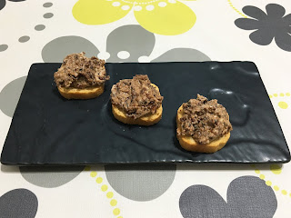 Paté de morcilla con queso brie