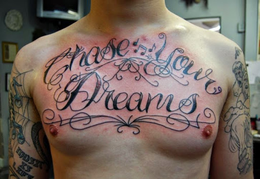Melhor musical da tatuagem do projeto e ideia para os homens no peito
