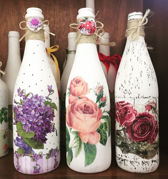 Decora tus botellas de vidrio recicladas con servilletas de decoupage
