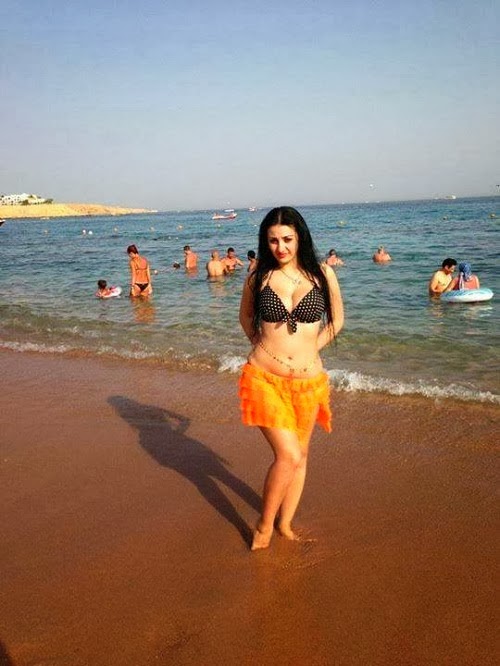بالصور الراقصة صافيناز تواصل اثارتها للجدل بنشرها صور خاصة لها على شواطئ شرم الشيخ