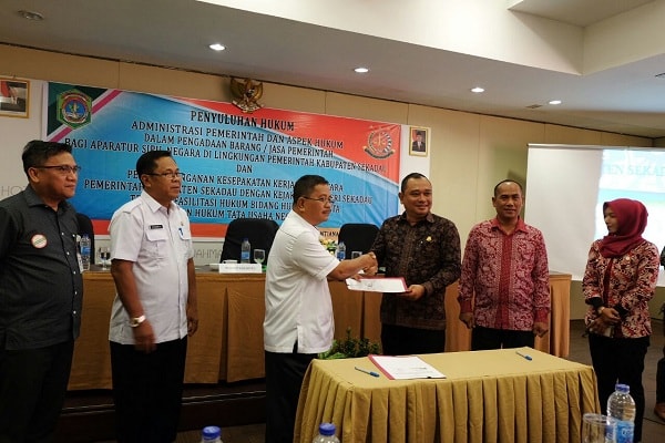 Pemkab Sekadau MoU Fasilitasi Hukum dengan Kejari Sekadau Pemkab Sekadau MoU Fasilitasi Hukum dengan Kejari Sekadau