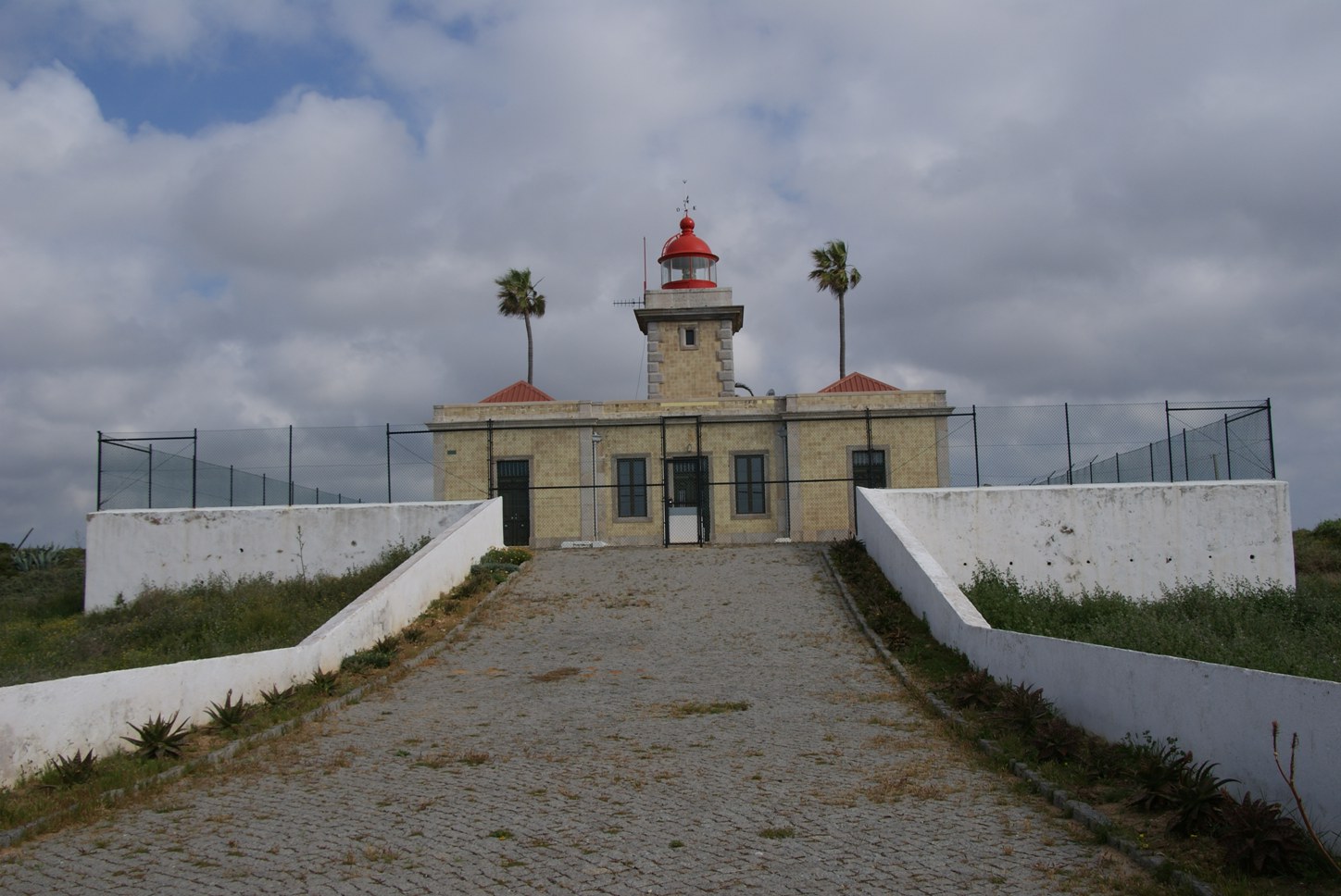 Neal's Lighthouse Blog: Farol de Ponta da Piedade, Lagos, Portugal